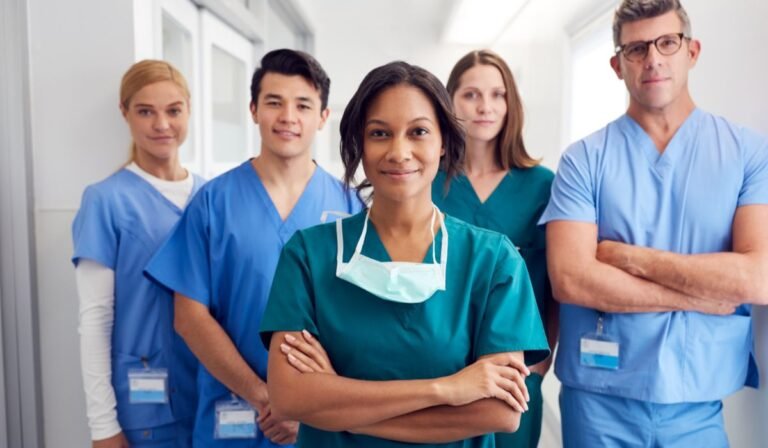 7 Benefits of Wearing Medical Scrub Sets During Long Shifts