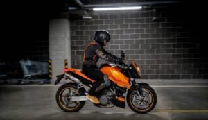Choosing the KTM Duke 200 BS6: Rider Compatibility Guide