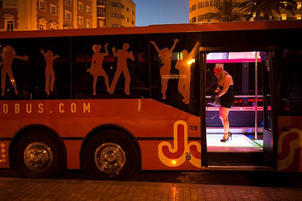 7 Reasons A Party Bus Is Perfect For Group Travels